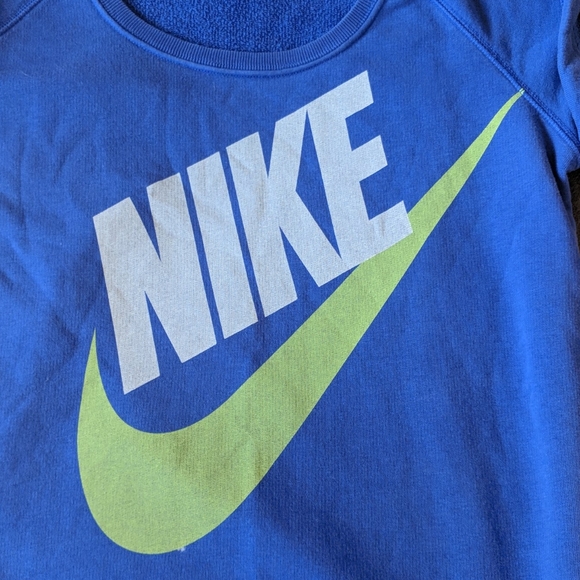 ⭐ Nike Sweatshirt Blouse - Picture 3 of 8